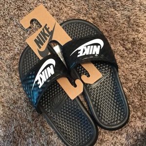 Nike Women’s Benassi JDI Slide Sandal -size 7 NEW